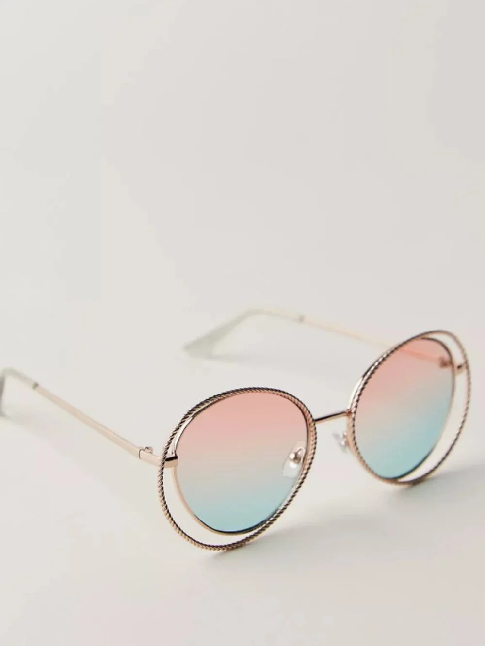 NWT Free People Blossom Novelty Oversized Sunglasses in Gold - Picture 4 of 5